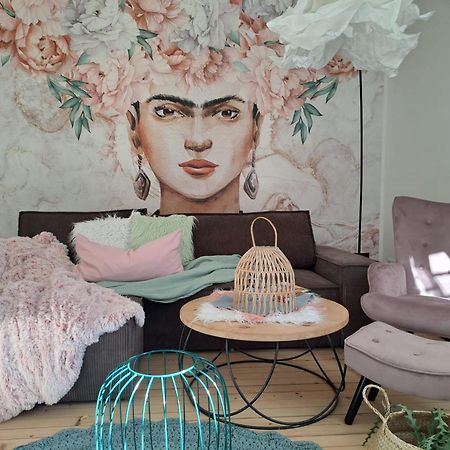 Apartment Wildflower In Privatvilla Im Herzen Merans Exteriör bild