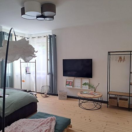 Apartment Wildflower In Privatvilla Im Herzen Merans Exteriör bild