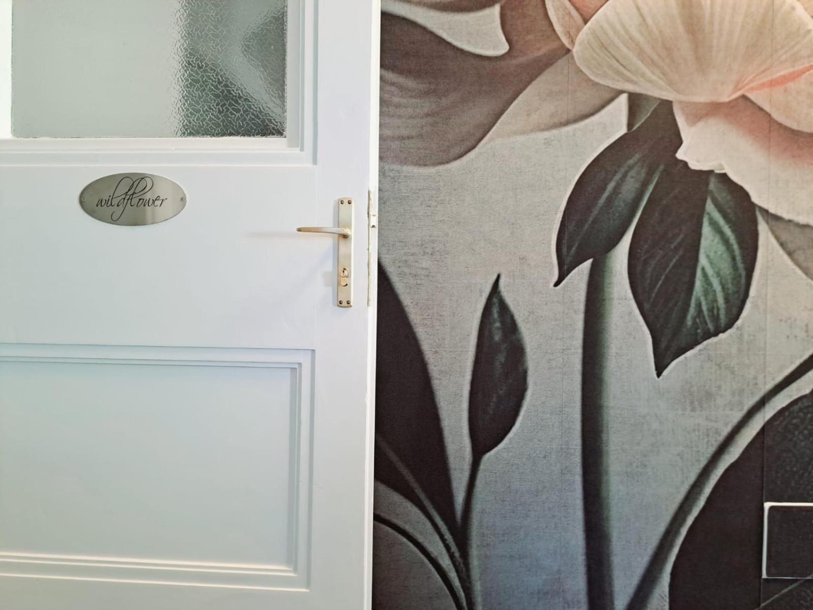 Apartment Wildflower In Privatvilla Im Herzen Merans Exteriör bild