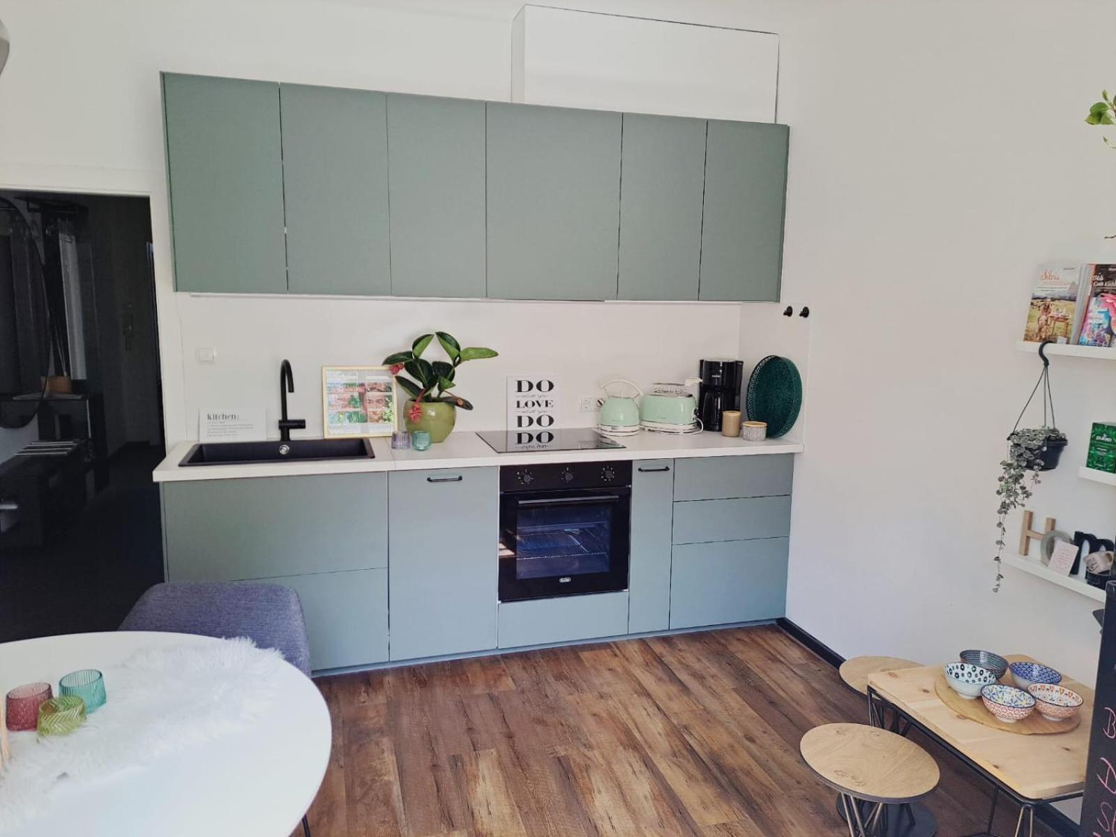 Apartment Wildflower In Privatvilla Im Herzen Merans Exteriör bild
