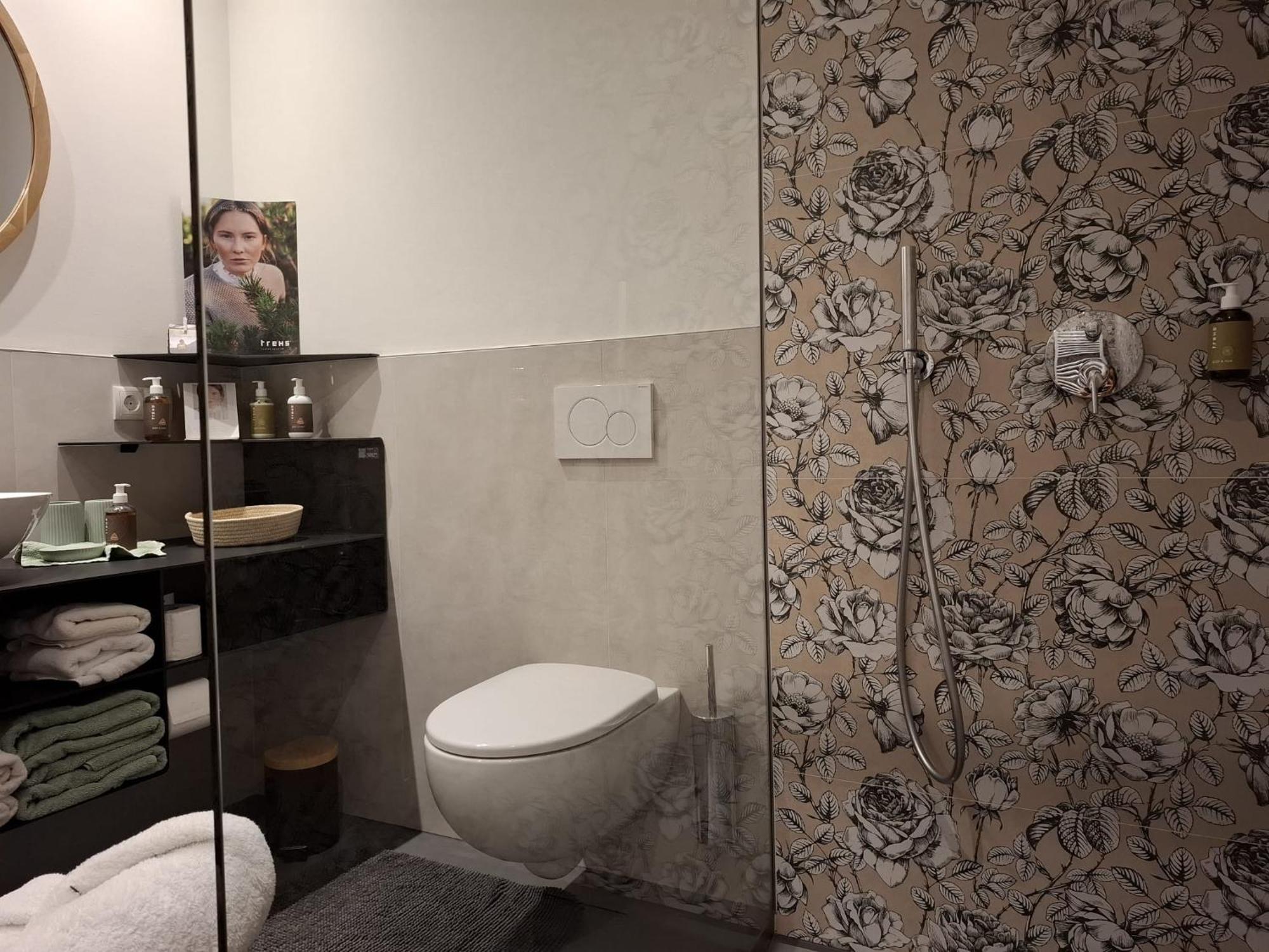 Apartment Wildflower In Privatvilla Im Herzen Merans Exteriör bild