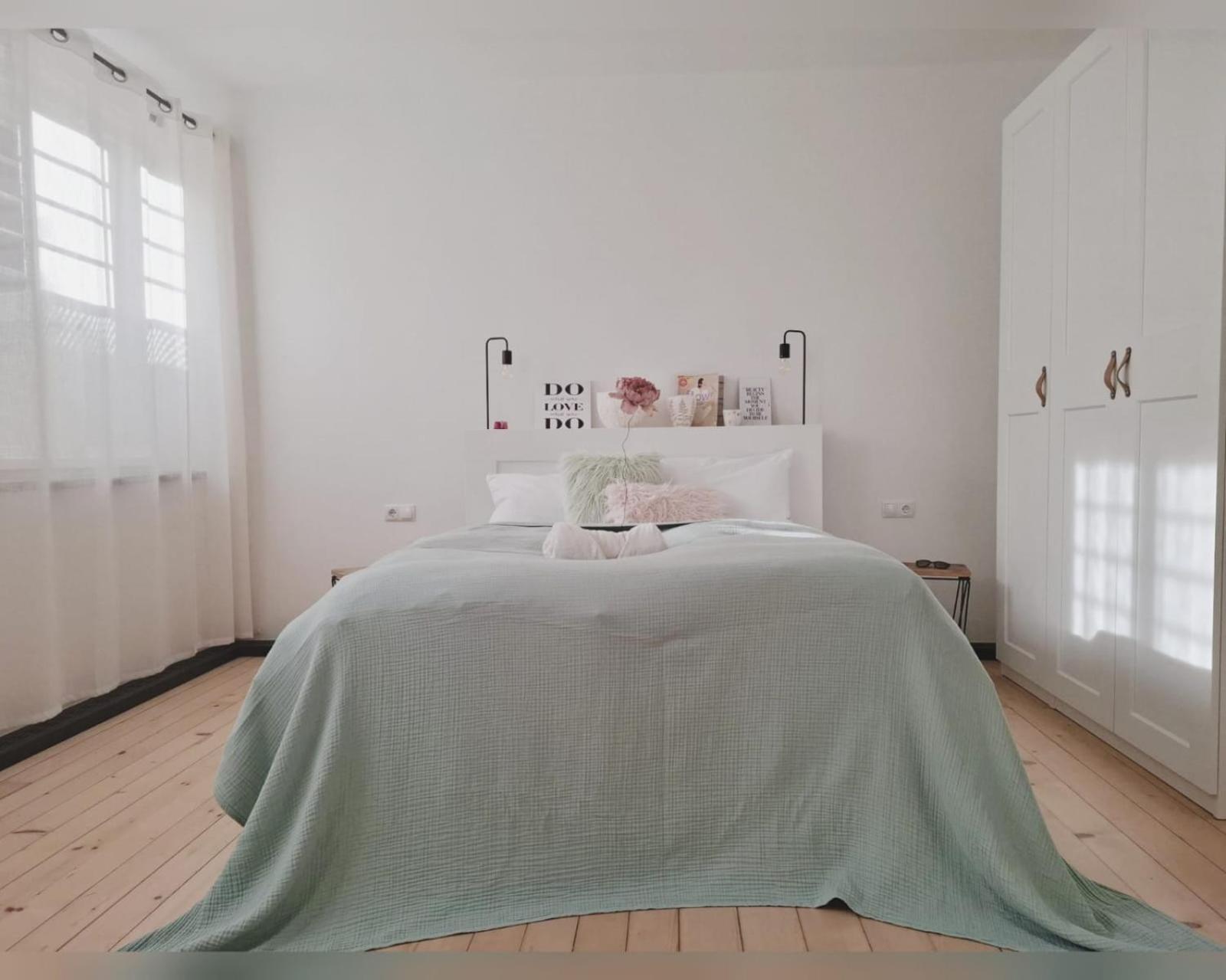 Apartment Wildflower In Privatvilla Im Herzen Merans Exteriör bild